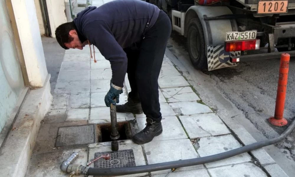 "Φωτιά και λάβρα" το πετρέλαιο σε 10 νομούς - Πάνω από 1,20 ευρώ το λίτρο - Τι θα γίνει με το επίδομα